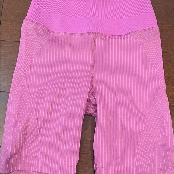 lululemon ebb to street ribbed high rise bike short 8 inch sz 6 - Picture 2 of 9